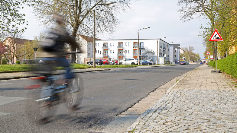 Die Alleestraße in Riesa soll für den Radverkehr und Fußgänger sicherer gemacht werden.
