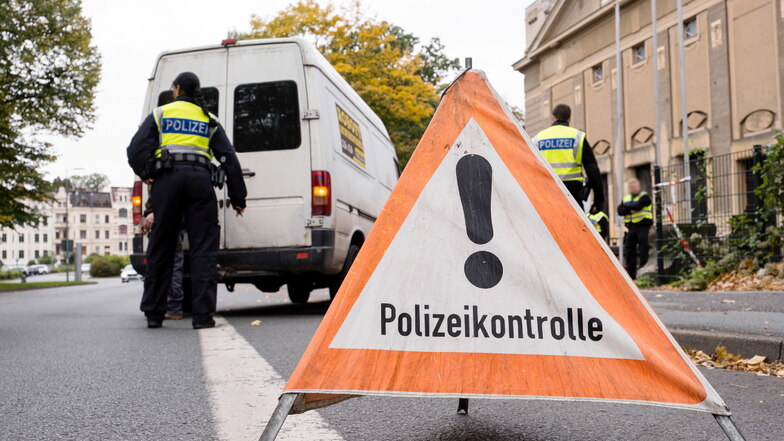 Neuerdings finden auch wieder stationäre Grenzkontrollen statt, wie hier an der Stadtbrücke Görlitz-Zgorzelec.