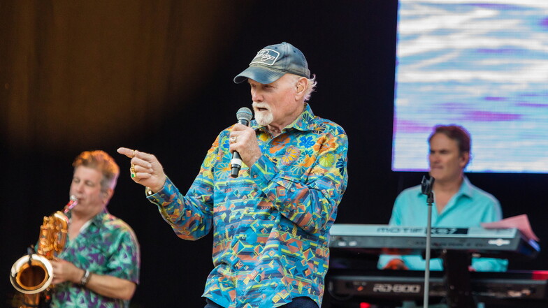 Mike Love (Mitte) im Juli 2019 beim vorigen Dresden-Konzert der Beach Boys.