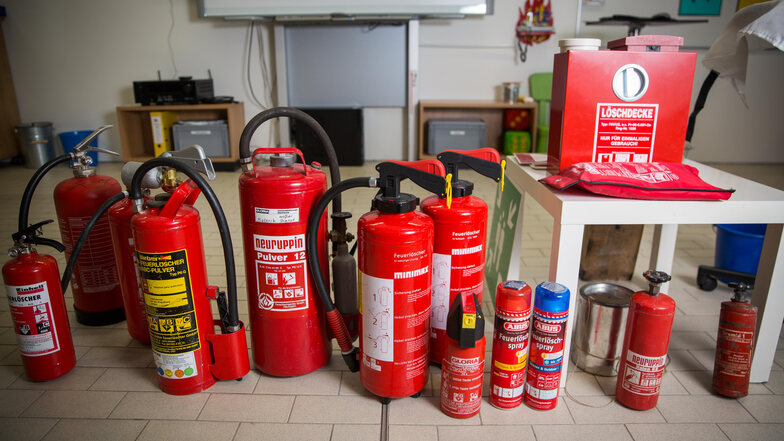 Die Auswahl an Feuerlöschern ist riesig. Doch längst nicht jeder eignet sich für jeden Brand.