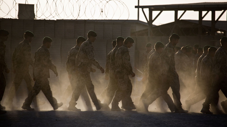 Die Bundeswehr stellt sich auf einen deutlich schnelleren Abzug aus Afghanistan ein.