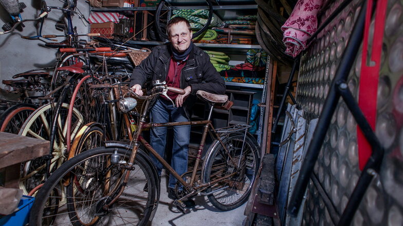 Frank Papperitz ist der Chef der Fahrradveteranen, die alte Räder für Filme zur Verfügung stellen, zuletzt für den oscarprämierten Film "Im Westen nichts Neues".