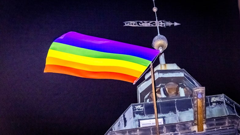 Pirnaer Arbeitsagentur hisst Regenbogenflagge