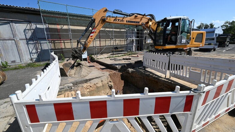 In einem Teil der Hallen des ehemaligen EBL (Erste Baugesellschaft Leipzig) entsteht das Vereinsdomizil des Harthaer Motorsportvereins (MSC). Der hat auch die Arbeiten für das Verlegen der Medien wie Wasser, Abwasser und Strom vergeben.