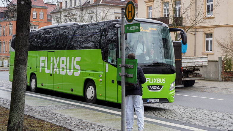 Diese Haltestelle des Fernbusses ist in Bautzen. Auch in Dresden machen die Flixbusse Station.