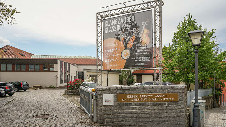 Das Sorbische National-Ensemble befindet sich an der Äußeren Lauenstraße in Bautzen. Hier soll künftig im großen Stil umgebaut werden.