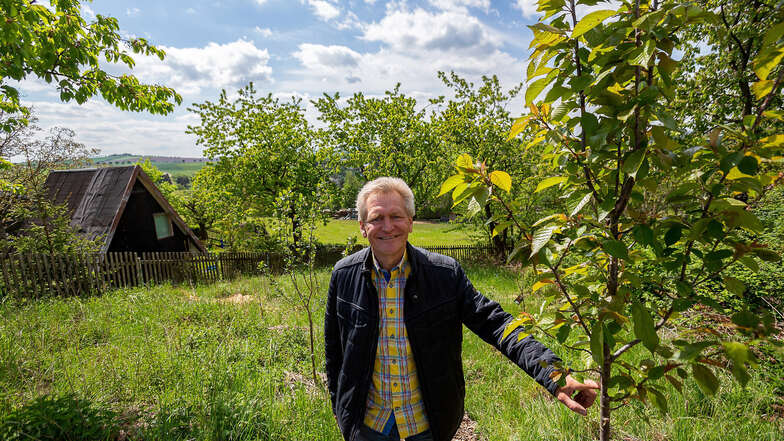 Wolfgang Finke hat mit seinem Verein ein kleines Grundstück in Obernaundorf gepachtet, um dort naturnah Lebensmittel zu erzeugen.