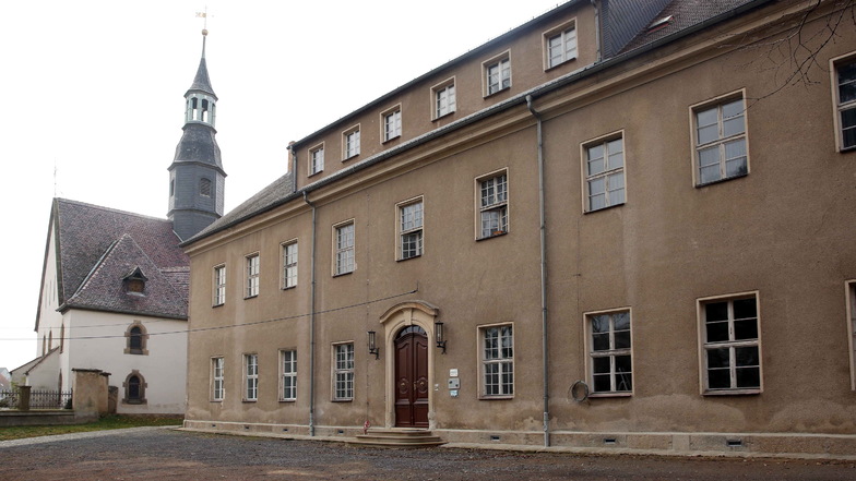 Das Herrenhaus im Elstraer Ortsteil Prietitz. Bisher wurde nur das Erdgeschoss im Inneren saniert.