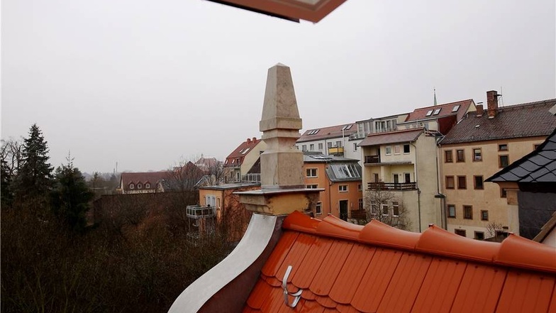 Toller Ausblick: Weit über die Dächer der Radeberger Innenstadt können die künftigen Mieter aus den Fenstern schauen.