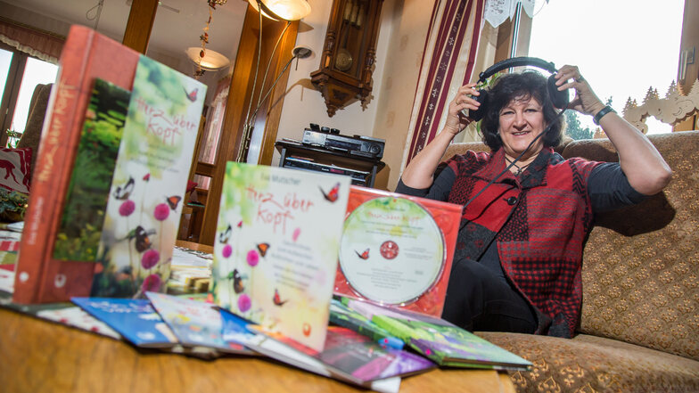 Eva Mutscher aus Zodel freut sich, dass zu dem Sammelband mit acht ihrer Märchen für Erwachsene auch eine Hörbuch-CD veröffentlicht wurde. Beides eignet sich als Geschenk.