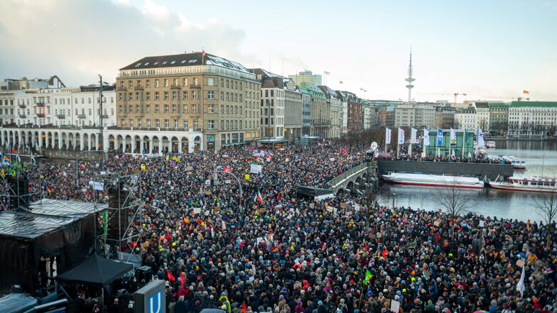 Demo gegen Rechts in Hamburg wegen Massenandrang gestoppt