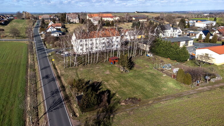 Auf diese Fläche neben dem Bauhof in Lüttewitz soll das neue Gerätehaus für drei Ortswehren gebaut werden.