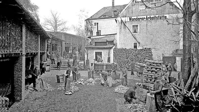 Auf der Natural-Verpflegungsstation Lunitz in Görlitz erhielten Arme Kost und Logis gegen Holzarbeiten, die von der Straffälligenhilfe initiierte Einrichtung galt aber auch als Arbeitsstätte für Wanderer.