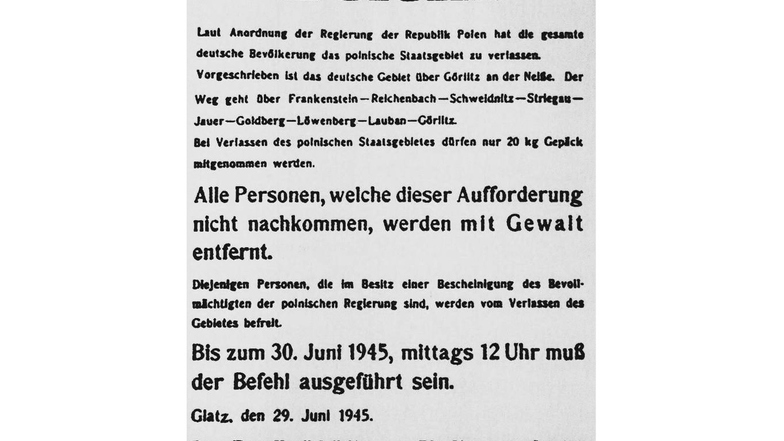 Das Bild zeigt einen der Befehle, mit denen die Deutschen vertrieben wurden. Dieser hier stammt aus Glatz und ordnete den Weg über Görlitz an.