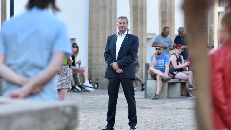 Dirk Munzig, früher AfD, jetzt Chef der Fraktion „Jetzt - für unser Döbeln“ bei einer Kundgebung auf dem Obermarkt. Der 58-Jährige und seine Frau haben Ärger mit dem Landratsamt Mittelsachsen.