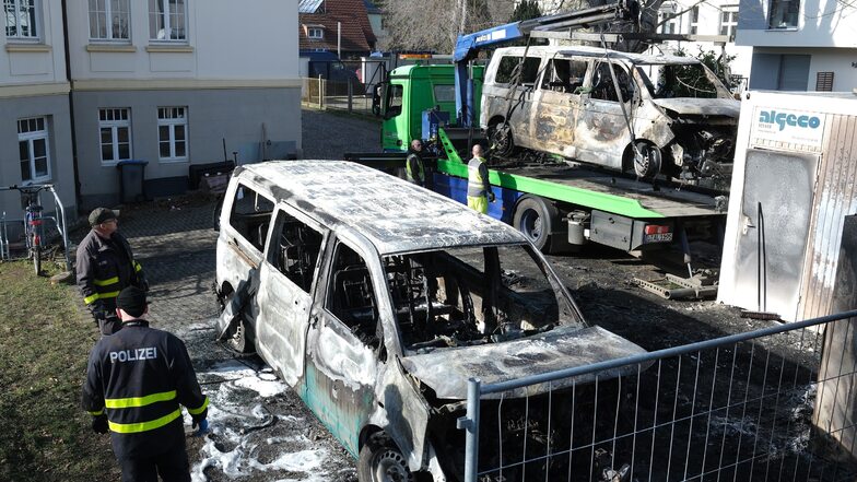 Vier Autos des Staatsabetriebs Sachsenforst sind vergangene Woche abgebrannt.