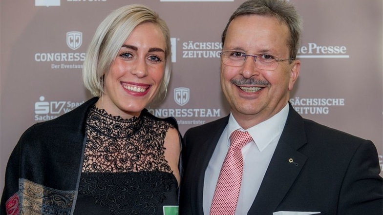 Radeberger-Chef Axel Frech kam mit der Tochter seines Freundes: Laura Umrath absolviert in der Brauerei ein Praktikum.