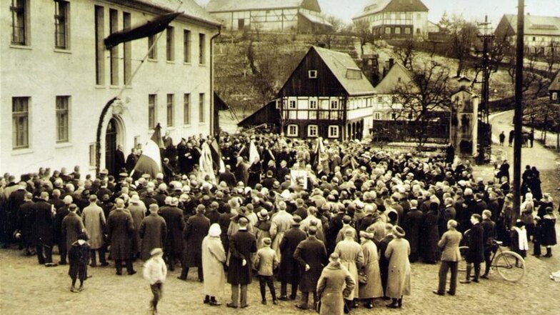 Unter großer Anteilnahme der Hainewalder ist das Gemeindeamt am 21.März 1926 eingeweiht worden.