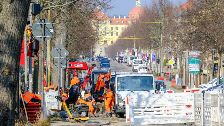 Der Glasfaserausbau in Moritzburg geht weiter.  Wer zu Fuß oder mit dem Auto auf der Schlossallee unterwegs ist, muss sich bis Ende April auf Einschränkungen einstellen.