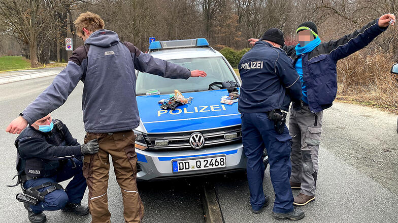 Unter anderem am Grenzübergang Chopinstraße kontrollierten die Polizisten am Montag auf der Suche nach verbotenen Polenböllern.