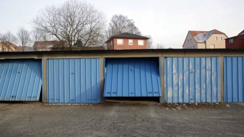Der Verkauf dieses Garagenstandortes in Pulsnitz sorgt für Diskussionen.