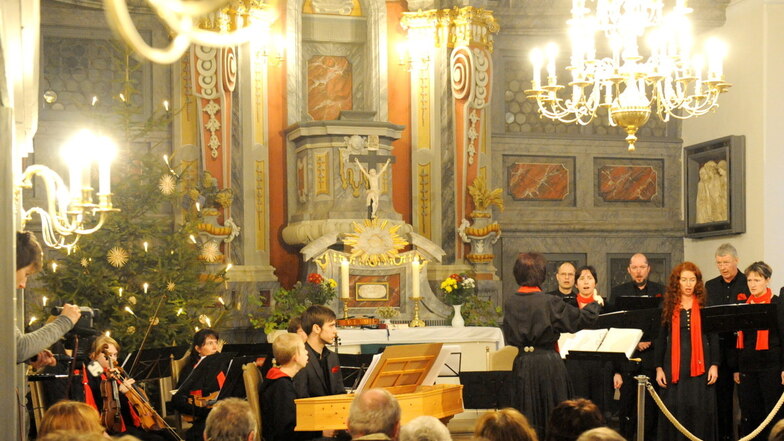Die Seußlitzer Schlosskirche - hier bei einem Weihnachtsauftritt von "ars musica".