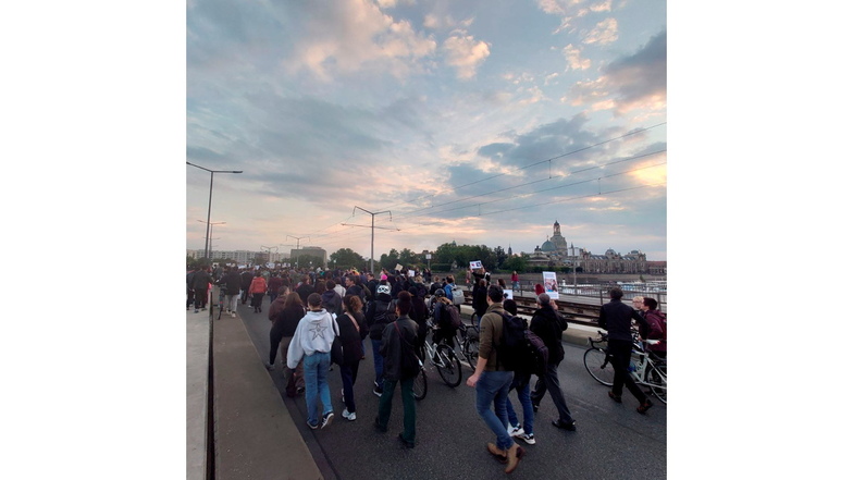 Nach den blutigen Protesten im Iran gingen Ende September auch Menschen in Dresden auf die Straße.
