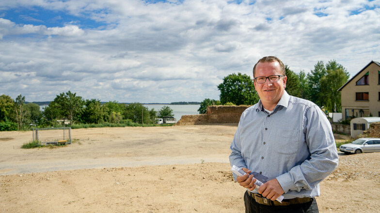 Tobias Richter von der Firma Hornig Immobilien vermittelt Baugrundstücke in Oehna - und hat auch den Überblick über Immobilienpreise in Bautzen.