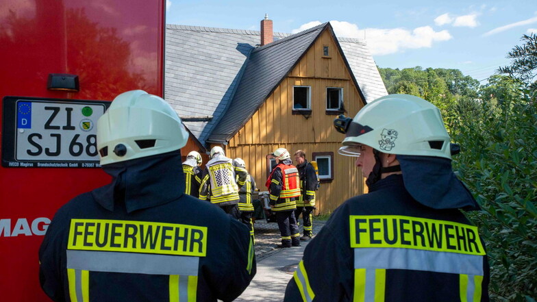 Nach einem Feuer in einem Umgebindehaus im Landkreis Görlitz ist der 51 Jahre alter Besitzer als mutmaßlicher Brandstifter festgenommen worden.