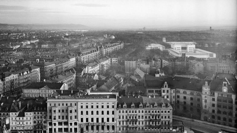 Das Gebiet der heutigen Lingnerstadt war früher dicht bebaut. Auf der Luftaufnahme von 1929 lässt sich gut erkennen, wie begrünt das Areal um das Deutsche Hygiene-Museum früher war.