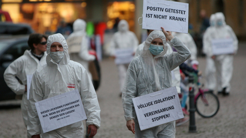 Demonstration am Montag in Pirna: "Positiv getestet ist nicht krank!"
