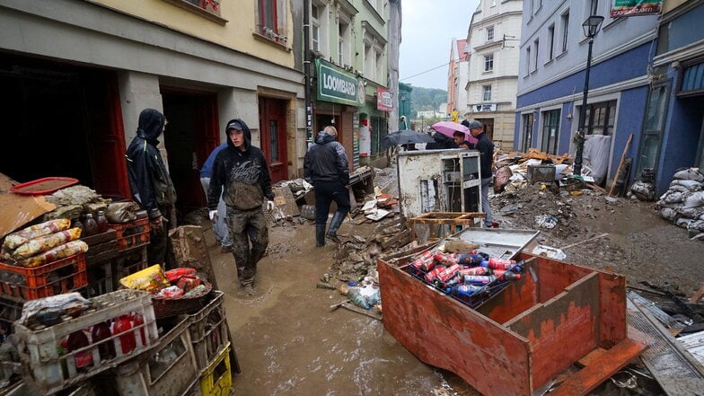 Nach dem Hochwasser in Kłodzko beginnen die Aufräumarbeiten. In der Nacht von Samstag auf Sonntag wurde die Stadt von Wassermassen überflutet.