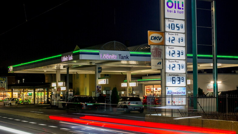 Die OIL!-Tankstelle auf der Meißner Straße in Radebeul-West wird in den nächsten Wochen grundhaft erneuert. Das Bild stammt aus dem Jahr 2015.