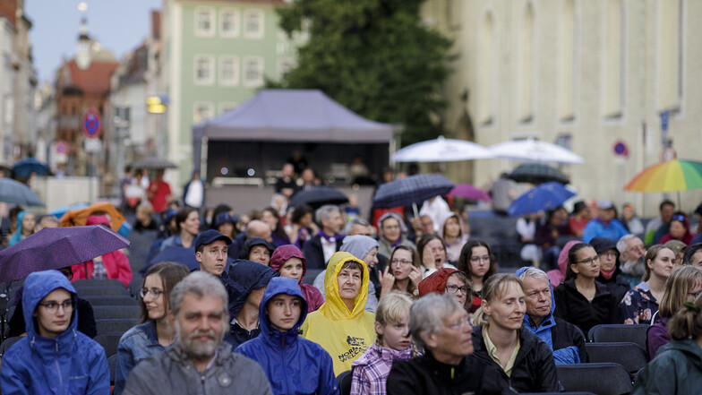 Auch die Regenschauer taten der guten Stimmung am Freitagabend in Görlitz keinen Abbruch.