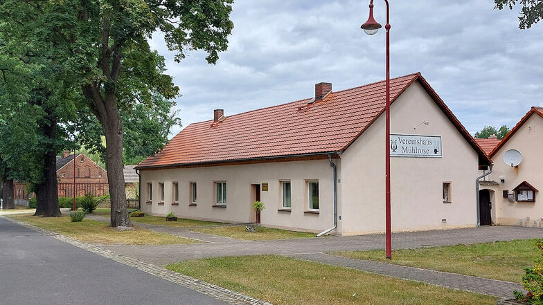 Das Vereinshaus samt Kegelbahn in Mühlrose bleibt so lange öffentlich nutzbar, bis der Ersatzneubau am Umsiedlungsstandort bei Schleife übergeben ist.