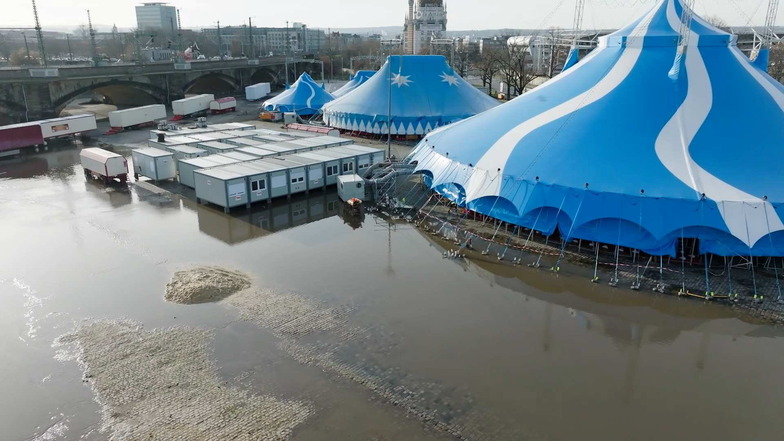 Der Dresdner Weihnachtscircus musste einige Veranstaltungen absagen, weil das Gelände überschwemmt wurde.