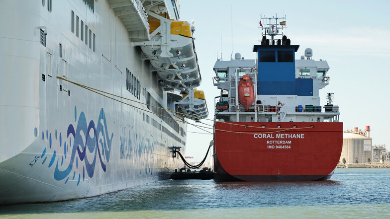 Kraftstoff bunkern: Auch das Tankschiff für die "Aida Nova" wird mit LNG aus Terminals in Barcelona und Teneriffa angetrieben. 