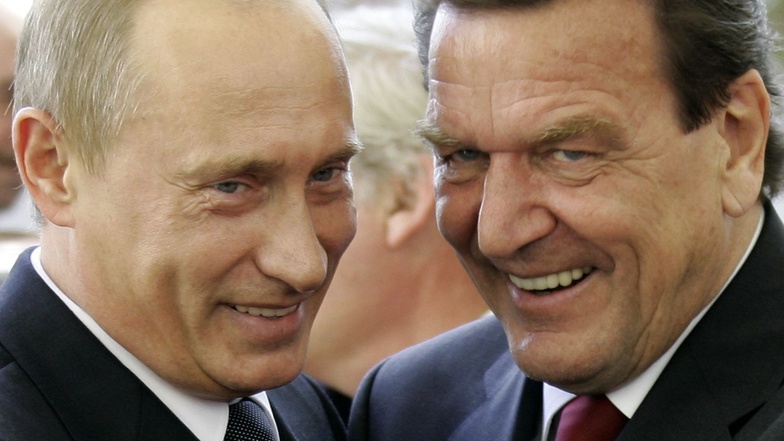 Wurden und blieben ziemlich beste Freunde: Wladimir Putin und Ex-Bundeskanzler Gerhard Schröder.