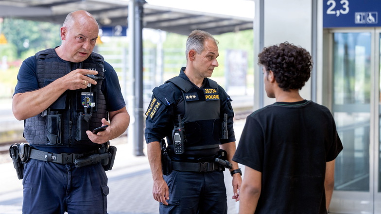 Ein Grund, warum die Ausländerkriminalität laut Polizeistatistik auch im Landkreis Bautzen gestiegen ist, sind die vielen illegalen Einwanderer im Jahr 2023.