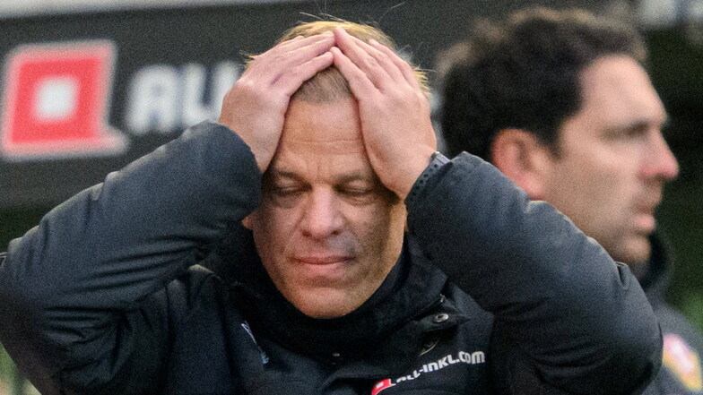 Nicht zu fassen! Dynamos Trainer Markus Anfang hadert mit der Situation und seiner Mannschaft. Die angestrebten Aufstiegsplätze sind in weite Ferne gerückt. Womit sich zwangsläufig in Dresden die Trainerfrage stellt.