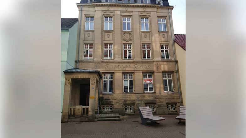 Die Riesaer Bank wäre in diesen Tagen 116 Jahre alt geworden. Sitz der Bank war ein Haus in der Hauptstraße. 