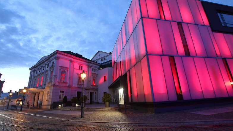 Bei der Aktion "Night of Light" zeigte sich das Theater in Rot. Foto: Lars Halbauer
