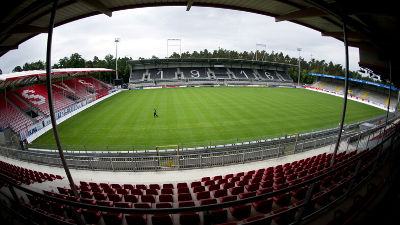 SV Sandhausen | BWT-Stadion am Hardtwald | Kapazität: 15.414 | Auslastung: 4.000 | Auslastung in Prozent: 27.