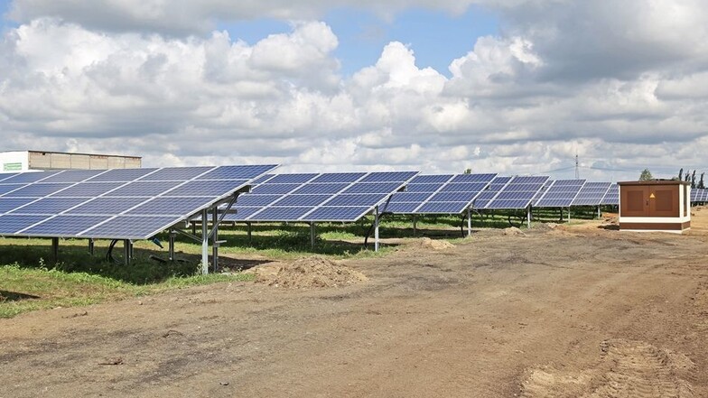 20Jahre lang soll die neue Solaranlage der Enso im Industriegebiet Zeithain/Glaubitz Strom fürs öffentliche Netz erzeugen.