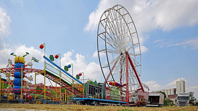 Das Riesenrad "Wheel of Circus" in Riesa. Am kommenden Freitag soll es zum Stadtfest in Betrieb gehen.