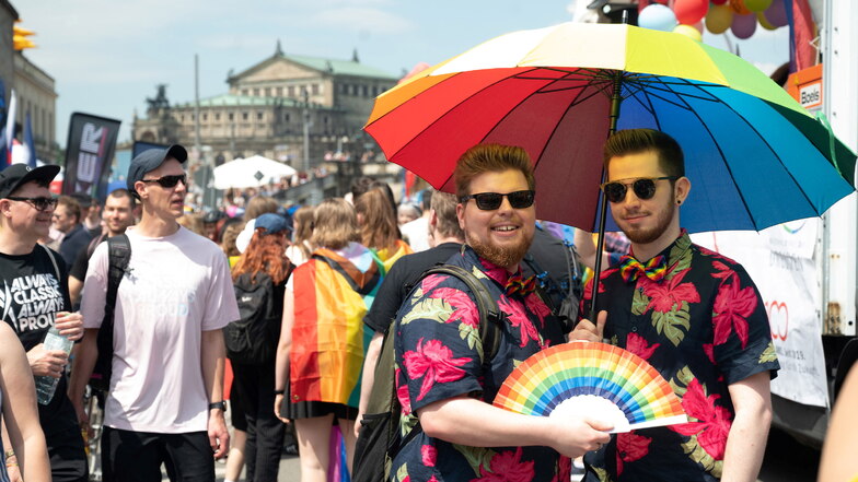 CSD in Dresden: "Unsre Liebe ist kein Verbrechen"