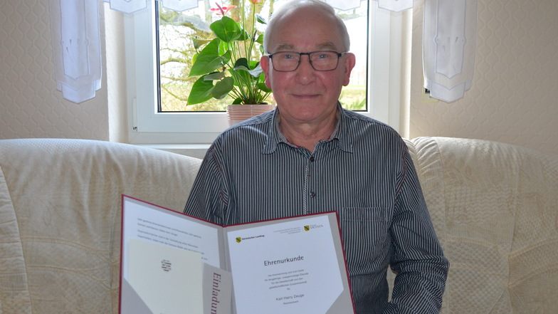 Harry Zeuge (67) aus dem Meuselwitzer Ortsteil Lehdehäuser ist in Meuselwitz immer da, wenn jemand Hilfe braucht. Im Dezember wurde er sogar von der Sächsischen Staatsregierung ausgezeichnet.