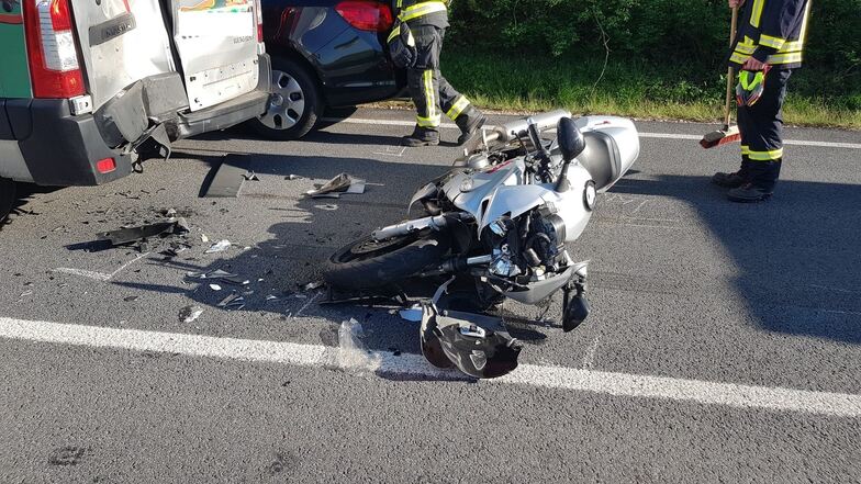 Der Fahrer dieses Motorrads erlitt schwere Verletzungen.