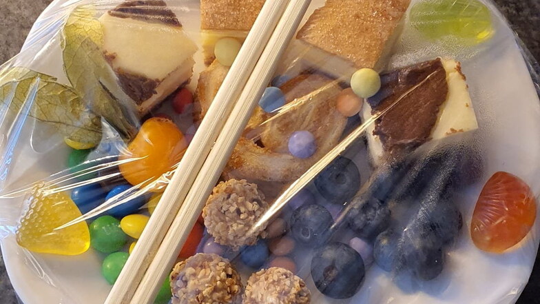 Mit diesem ganz speziellen Sushi wurden die Tokio-Reisenden am Institut für Dopinganalytik und Sportbiochemie in Kreischa begrüßt.