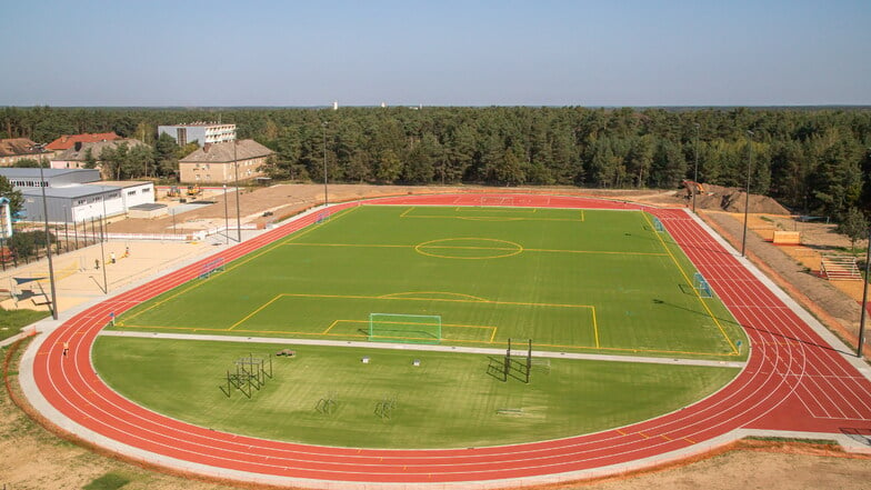 Der neue Sportplatz in Rothenburg an der Polizei-Hochschule aus der Nähe.